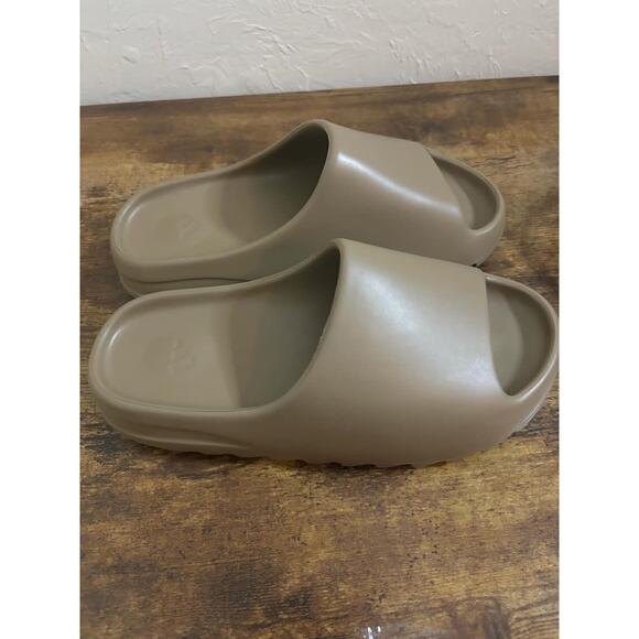 Men’s Size 12 Adidas Yeezy Earth Brown slide - Picture 3 of 7